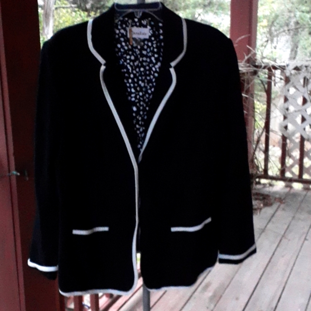 NwotTANJAY LINED JACKET SIZE 18 70%RAYON 27%NYLON 3%SPANDEX New with no tags